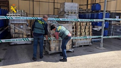 錆びた缶に詰められた80トンのピクルスがバレンシアで固定化される