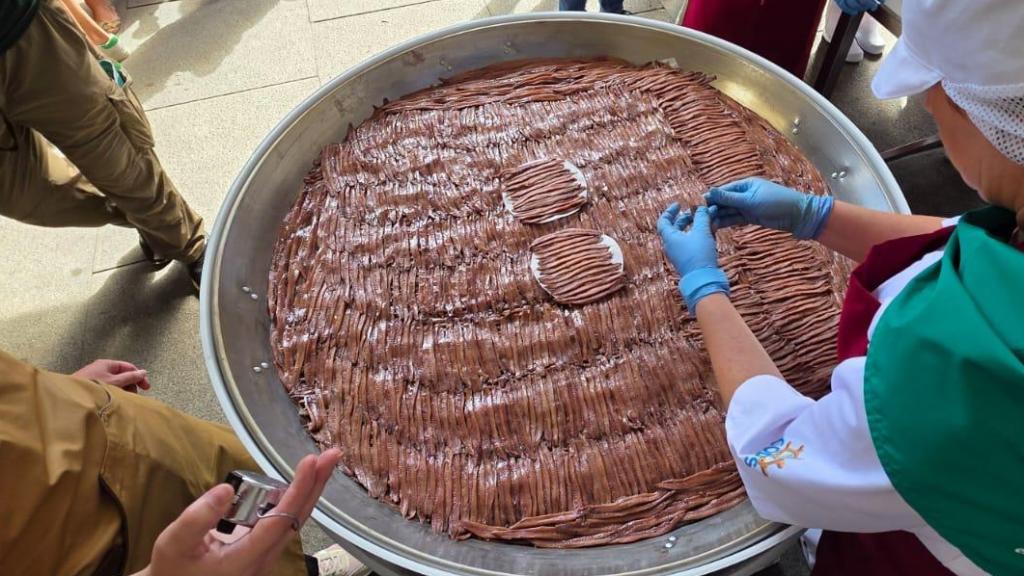 Laredo cumplió su promesa con una lata de más de 3000 anchoas