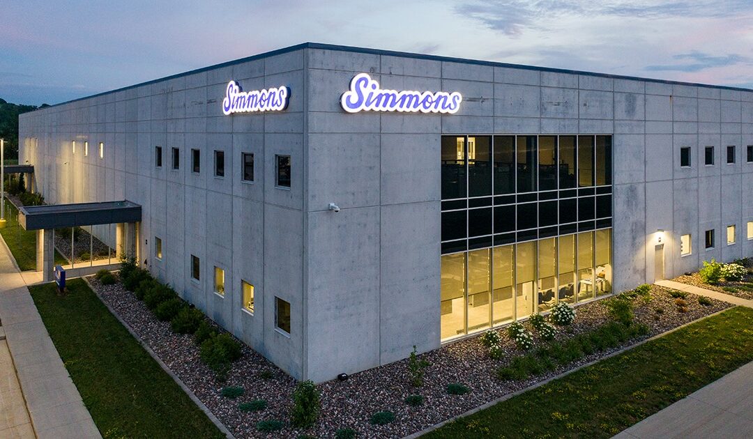 ペットフード会社シモンズ・ペットフードは、オンタリオ州ストリーツビルにある缶詰工場を閉鎖することを決定した。