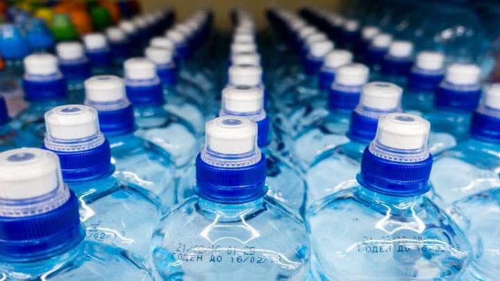 The first mineral water in a bottle made of aluminum has been launched in the Brazilian market.