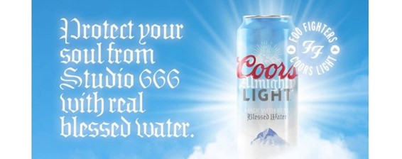 coors light lanza cerveza bendita con propiedades antidemoniacas